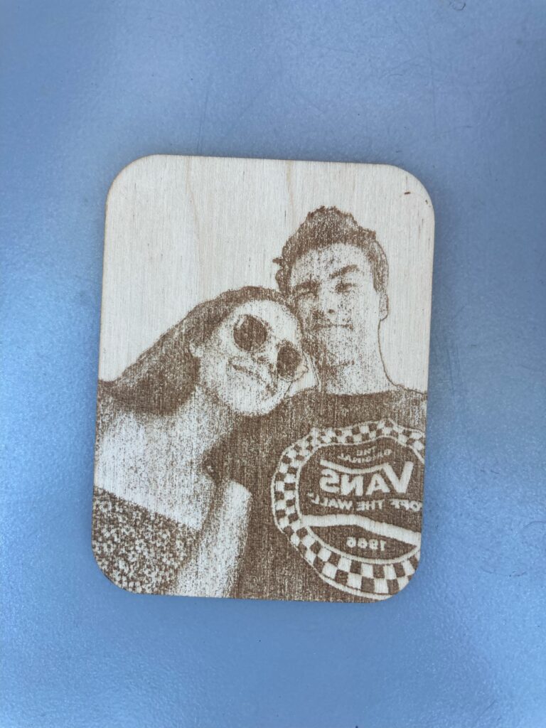 dřevěná magnetka, portrét